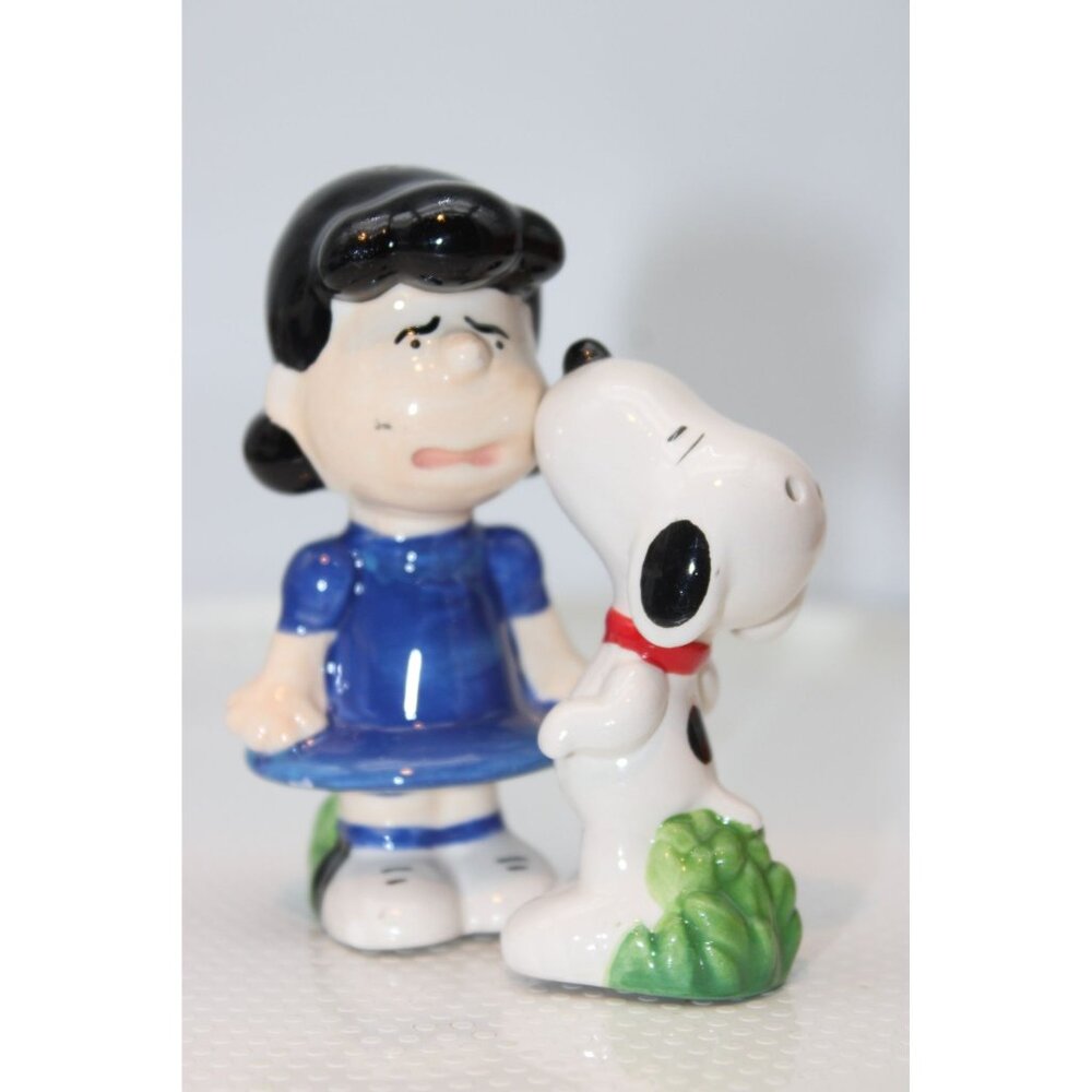 Salt & Pepper Shakers - Peanuts Snoopy kissing Lucy by Westland Giftware